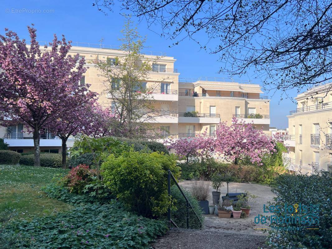 Appartement à LE PLESSIS-ROBINSON