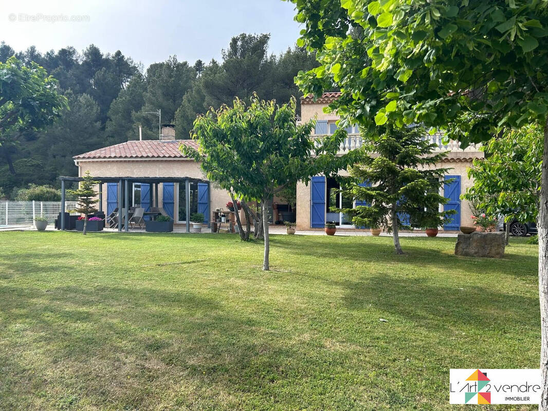 extérieur jardin vue maison  - Maison à MEYREUIL