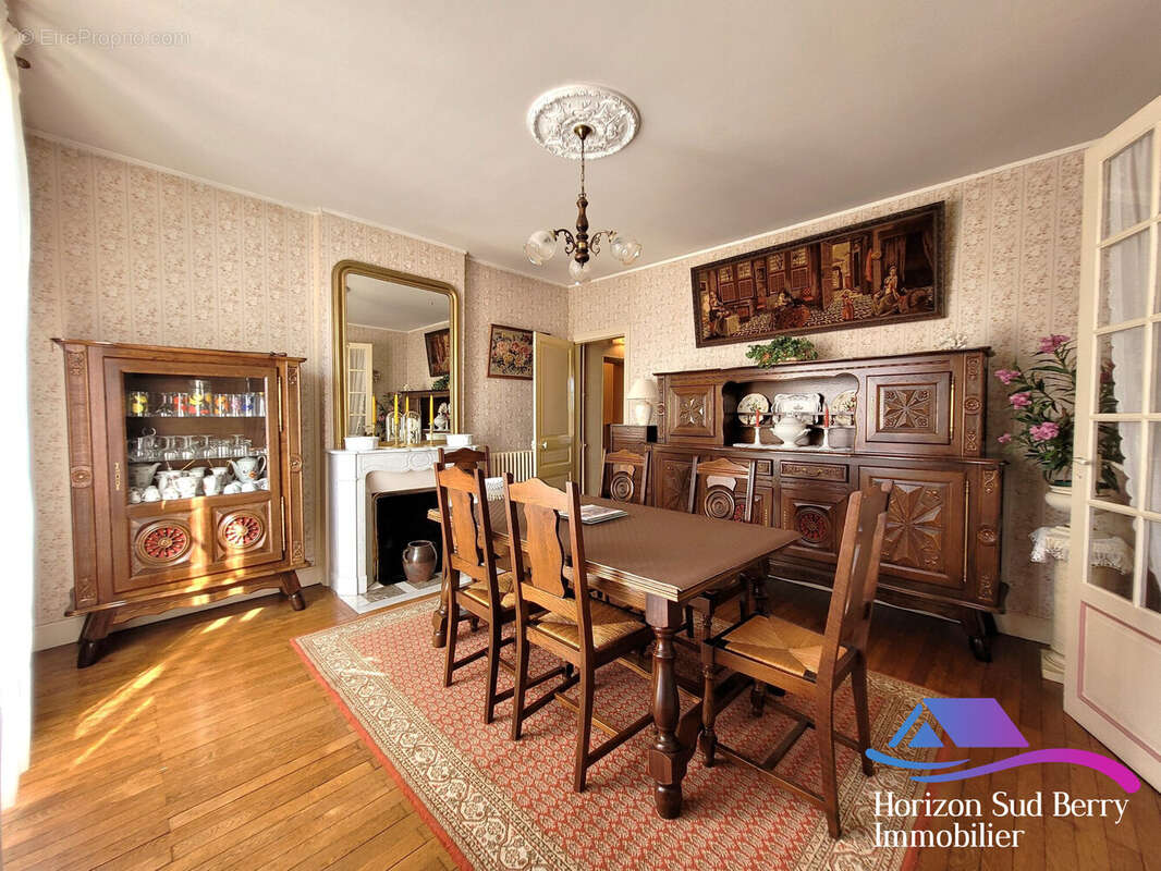 Salle à manger - Maison à CHATEAUMEILLANT
