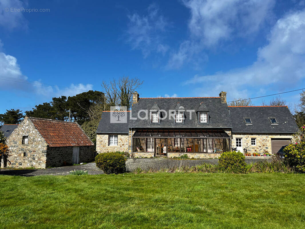 Maison à PLOUGRESCANT