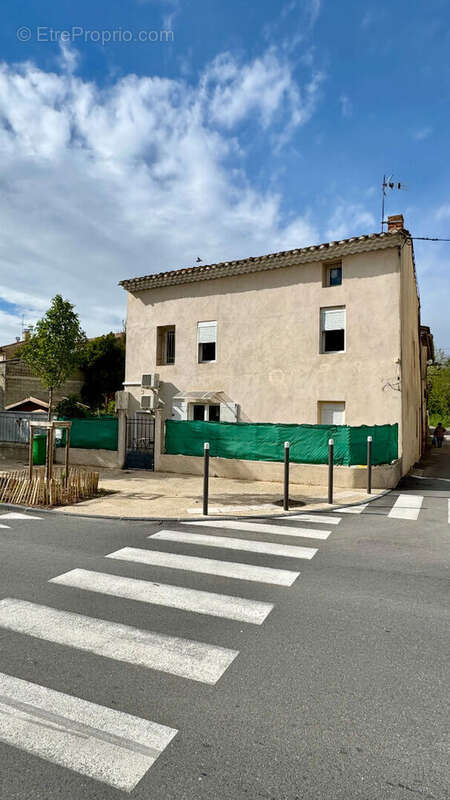 Appartement à ENTRAIGUES-SUR-LA-SORGUE