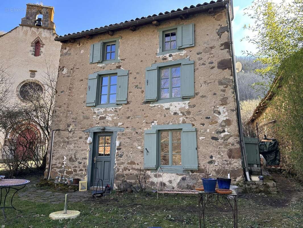 Maison à MOLOMPIZE