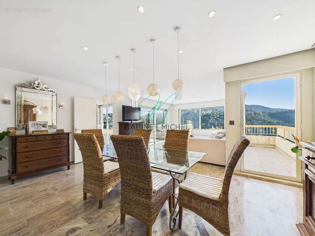 Appartement à MANDELIEU-LA-NAPOULE