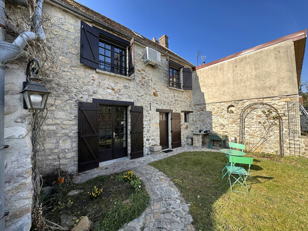 Maison à THIERS-SUR-THEVE