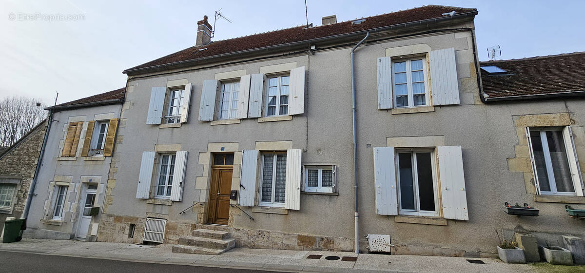 Maison à VARZY