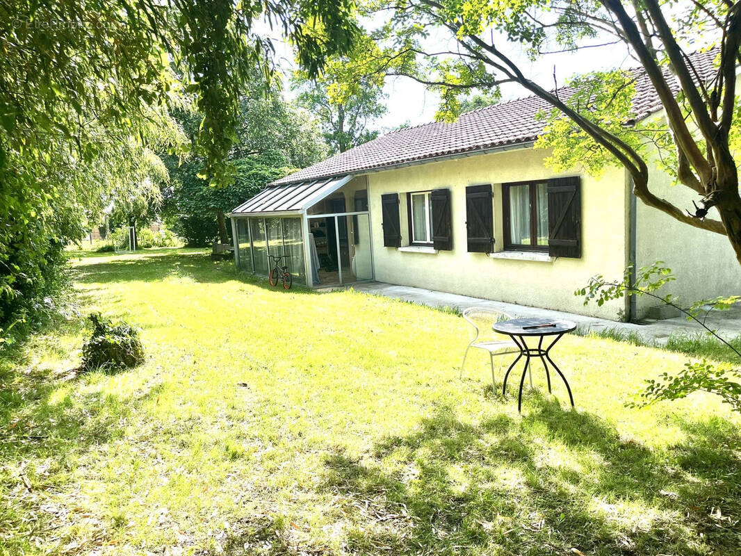 Maison à AMBARES-ET-LAGRAVE