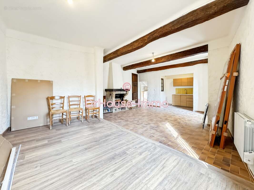 Appartement à COTIGNAC
