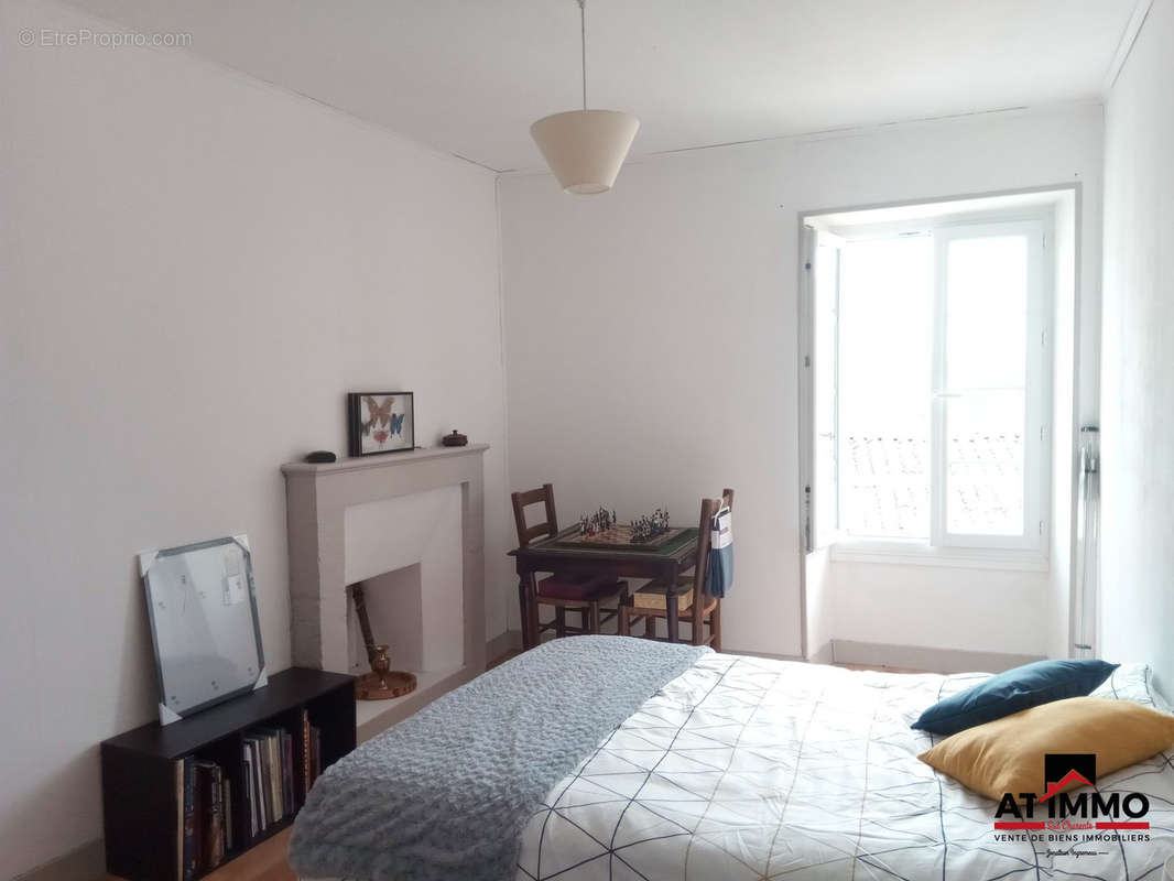 Chambre 3 - Maison à AUBETERRE-SUR-DRONNE