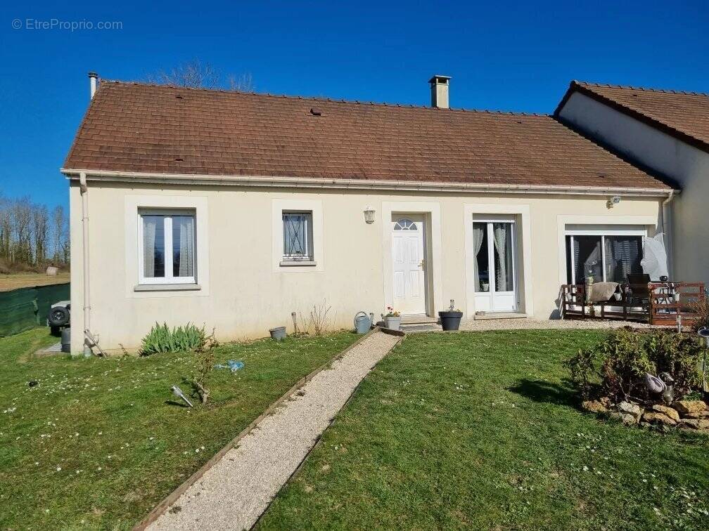Maison à MOUROUX