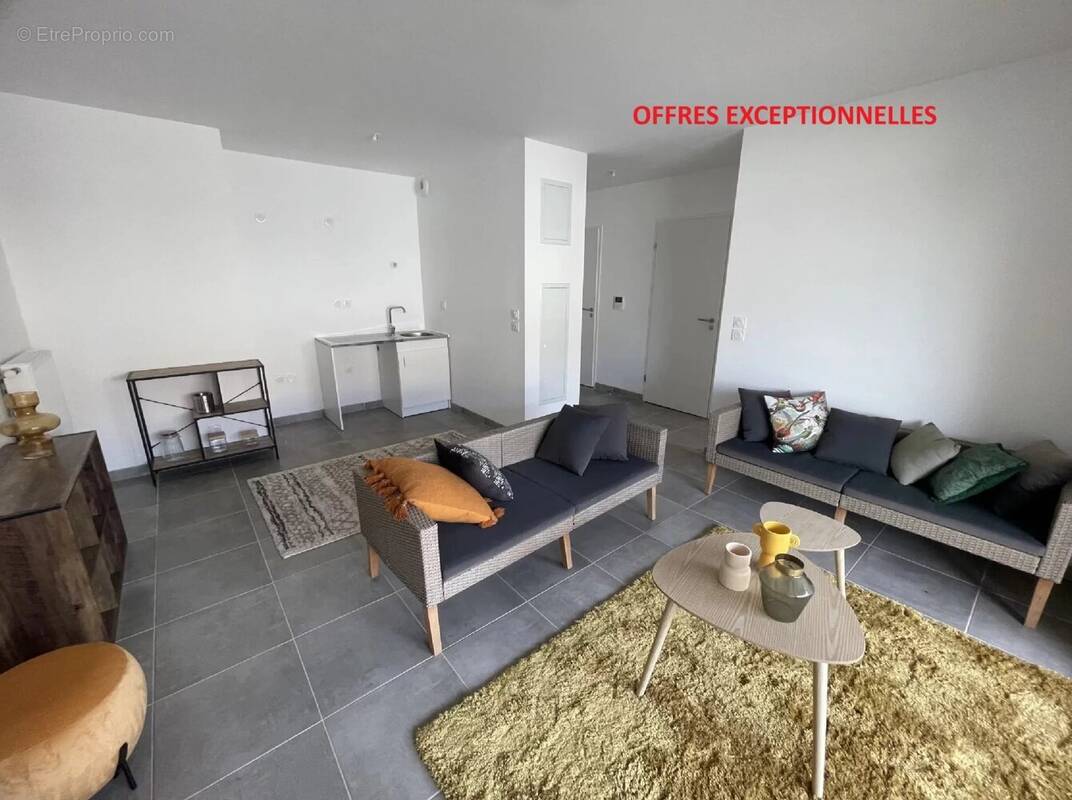 Appartement à PINS-JUSTARET