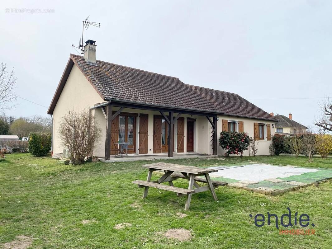 Maison à GARNAT-SUR-ENGIEVRE