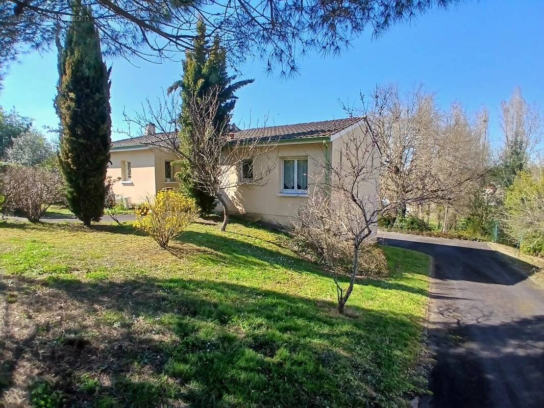 Maison à MONTGUYON
