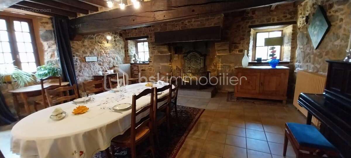 Maison à COMBOURTILLE