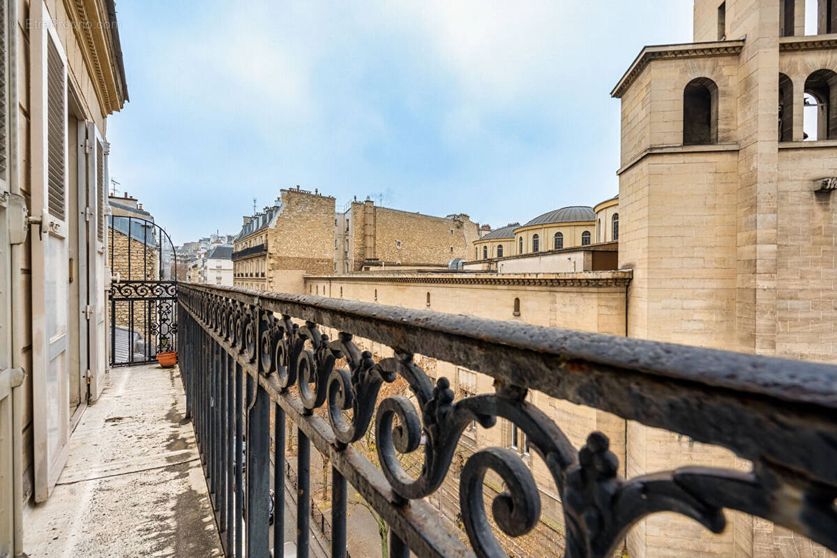 Appartement à PARIS-17E