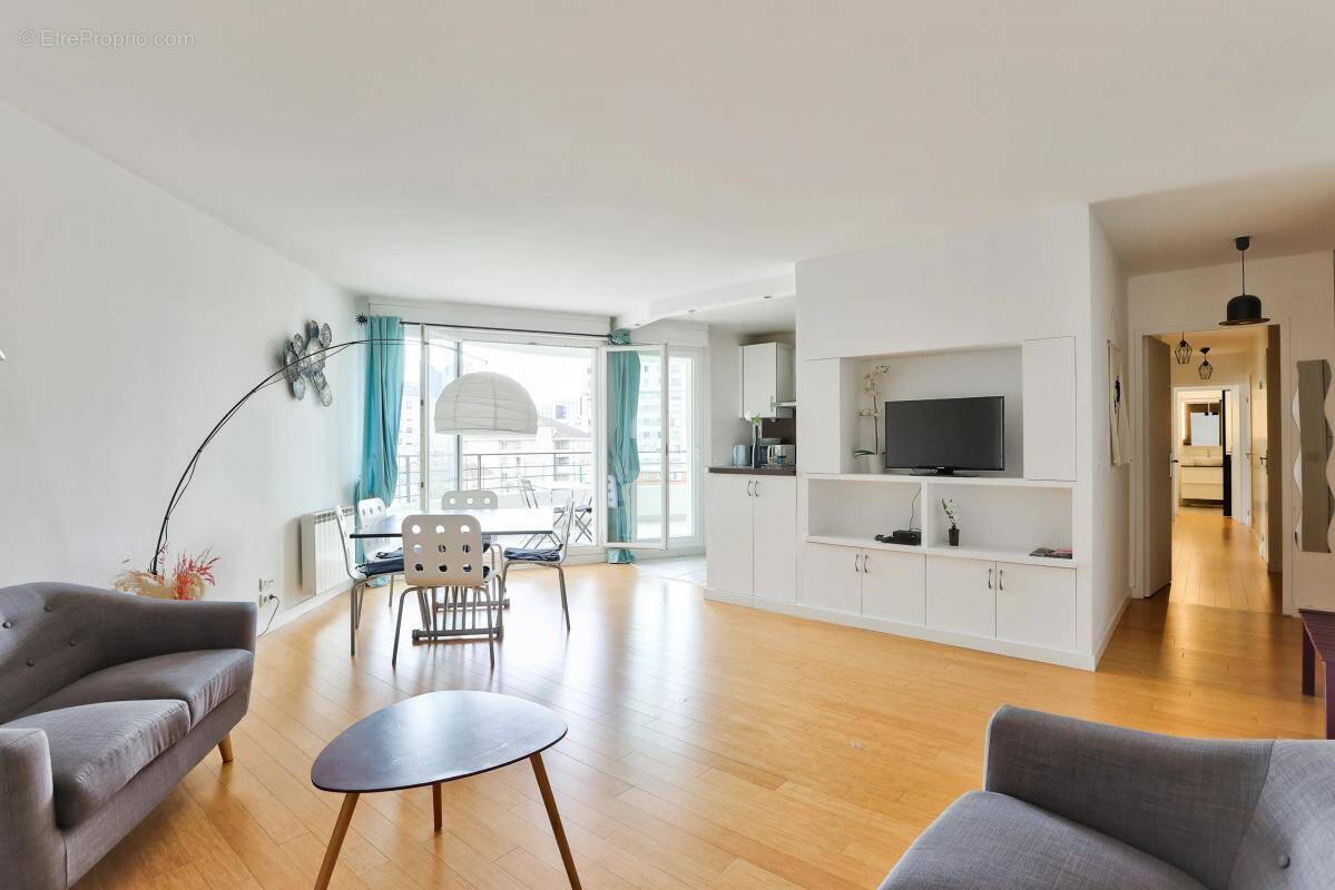 Appartement à COURBEVOIE
