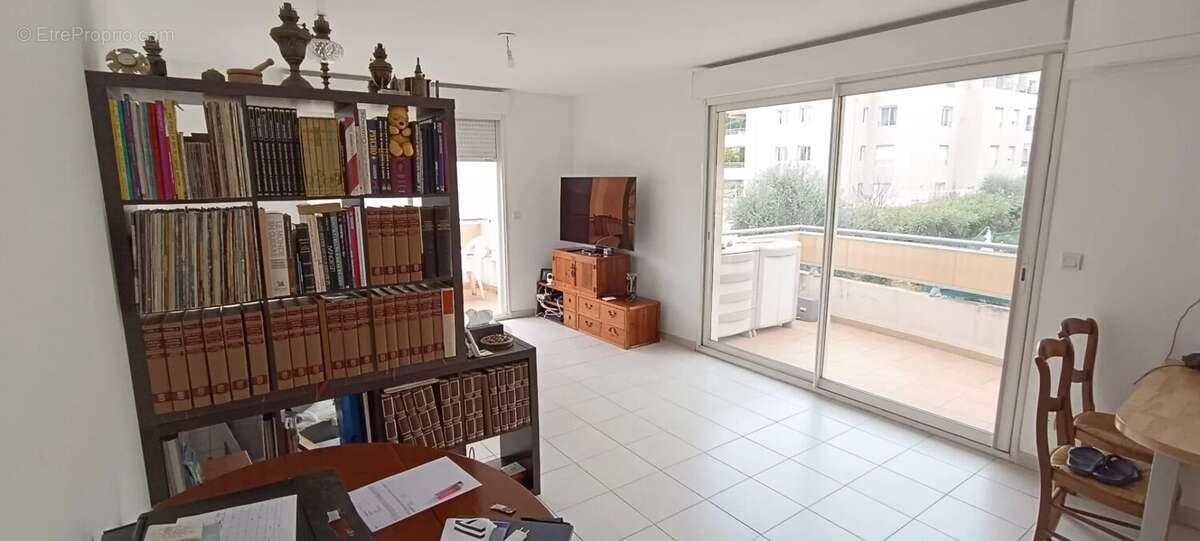 Appartement à SAINT-LAURENT-DU-VAR