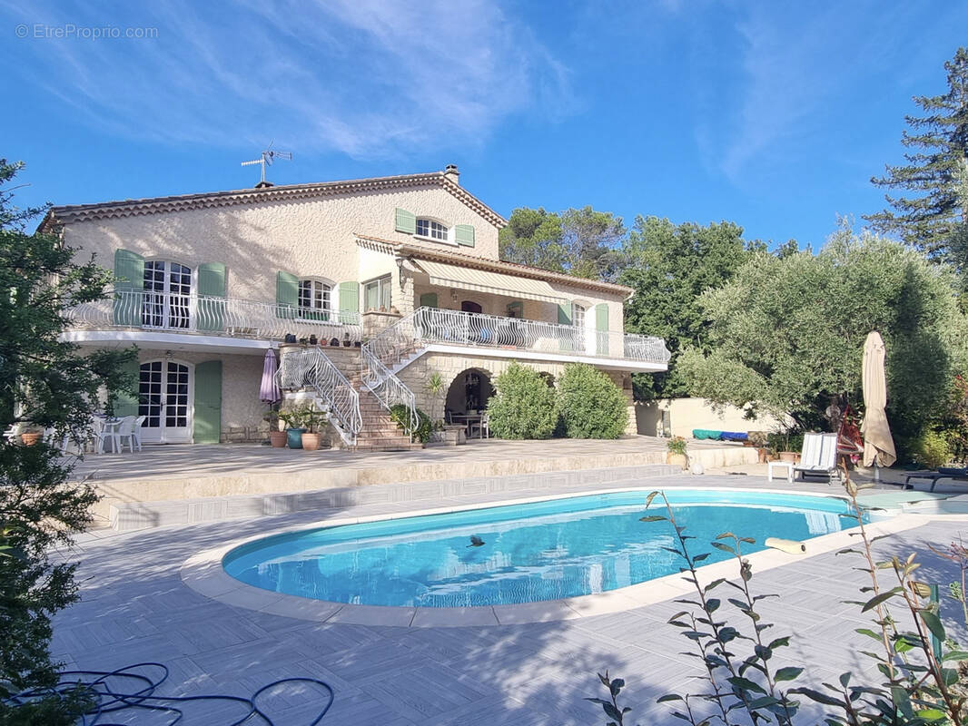 Maison à MORNAS