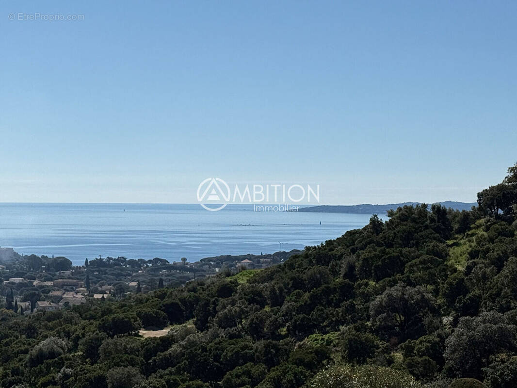 Appartement à ROQUEBRUNE-SUR-ARGENS
