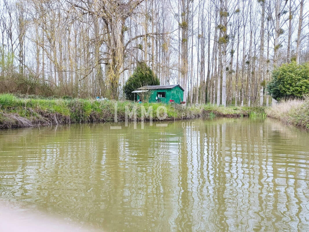 Terrain à VAAS