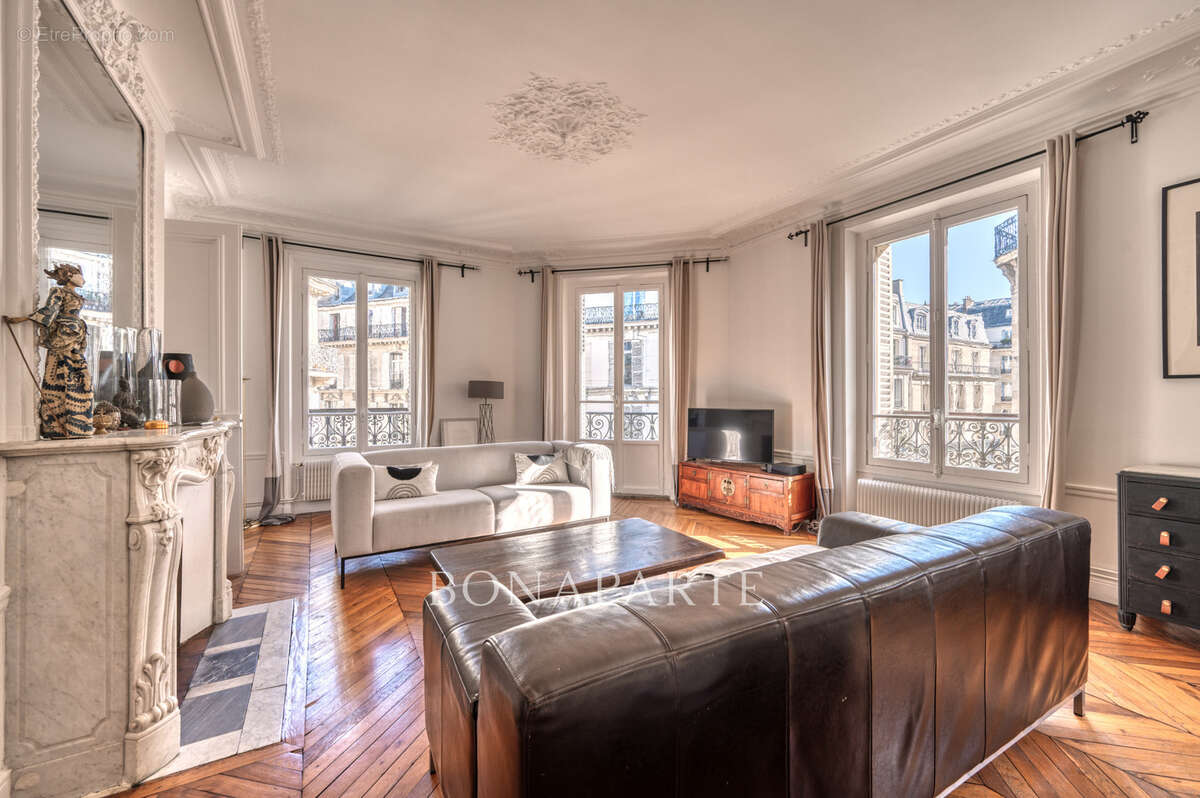 Appartement à PARIS-8E