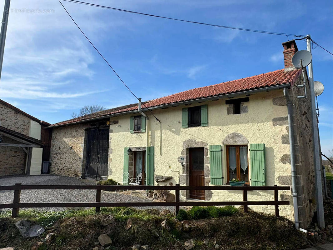 Maison à DARNAC