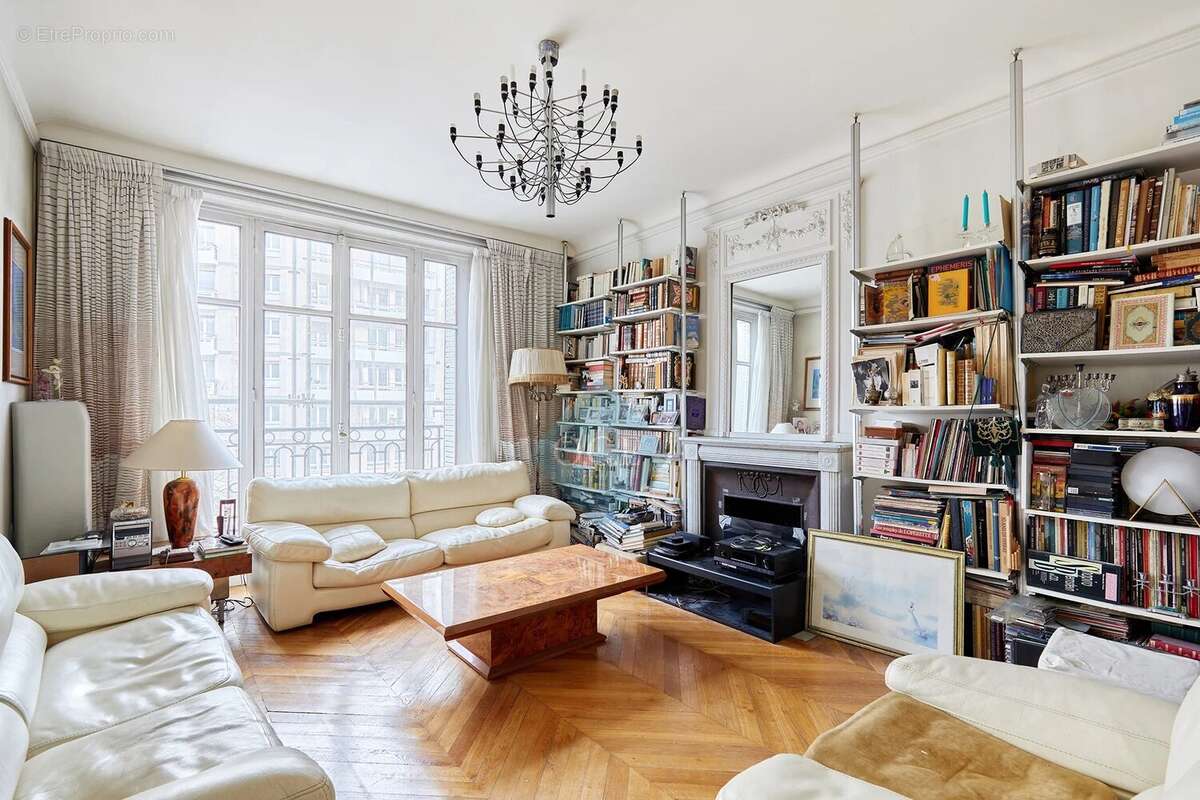 Appartement à PARIS-11E