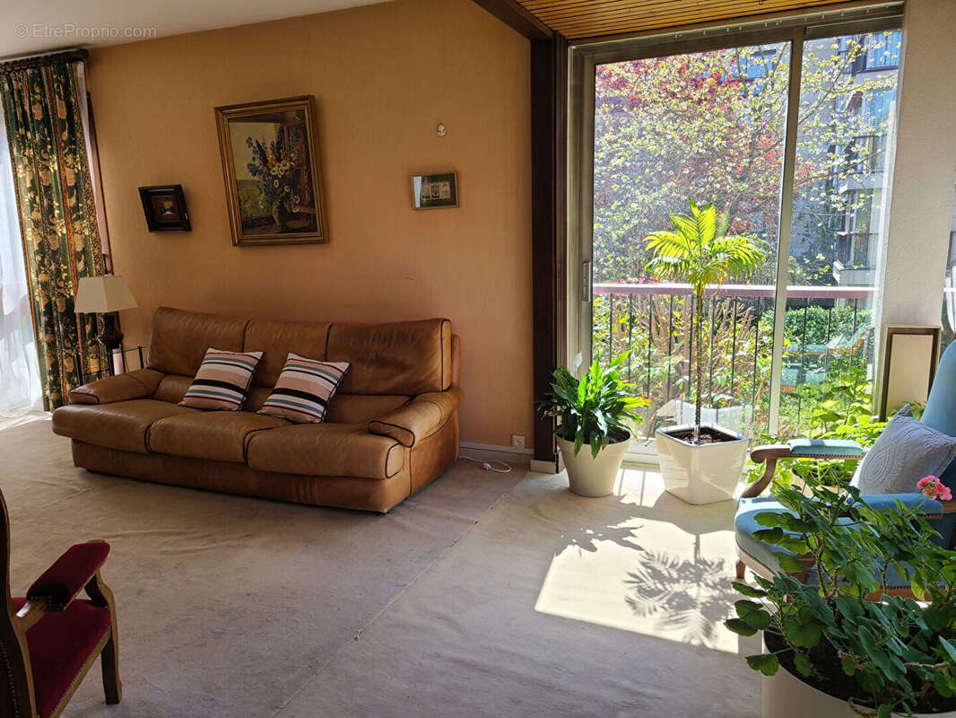 Appartement à FONTENAY-LE-FLEURY