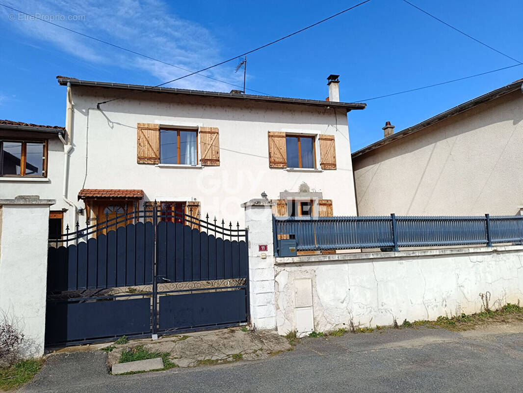 Maison à SAIL-SOUS-COUZAN