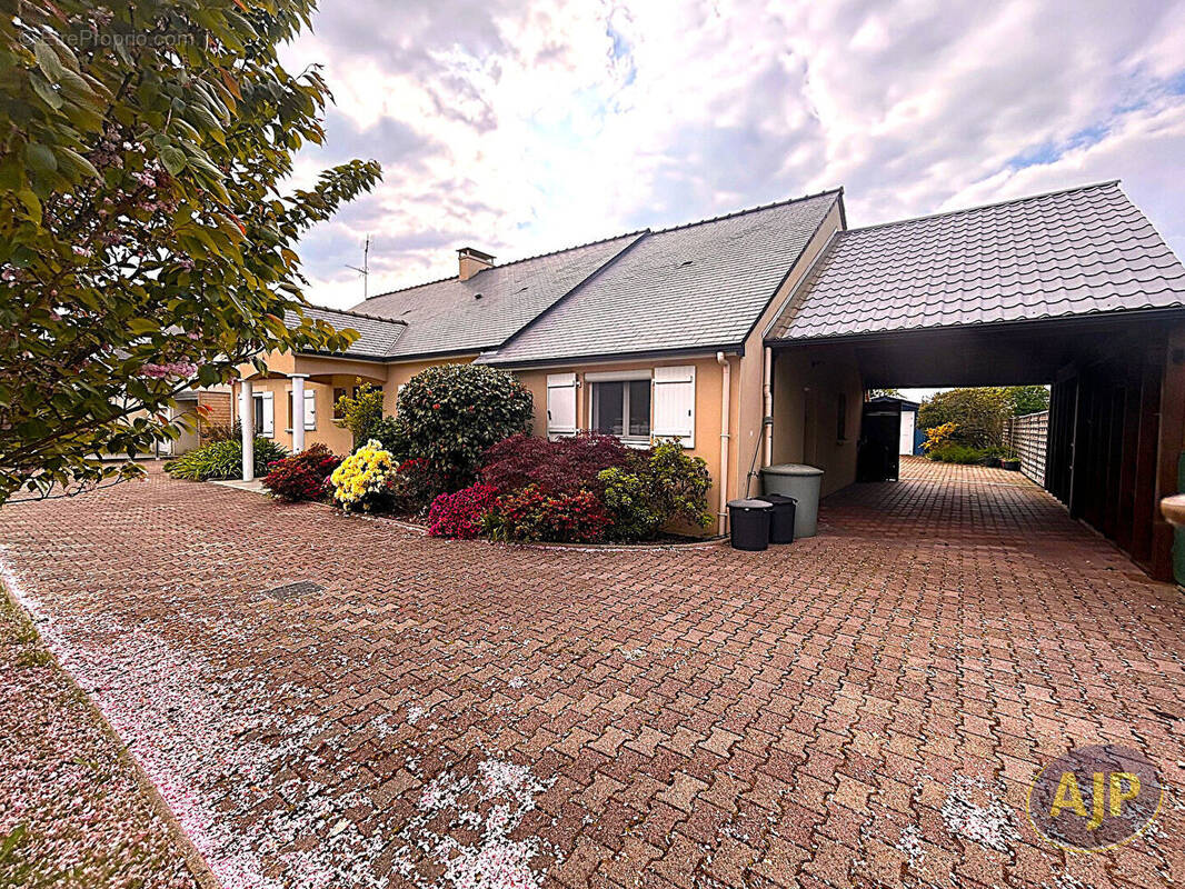 Maison à LA CHAPELLE-LAUNAY