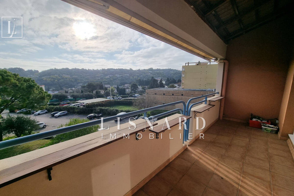 Appartement à VALLAURIS