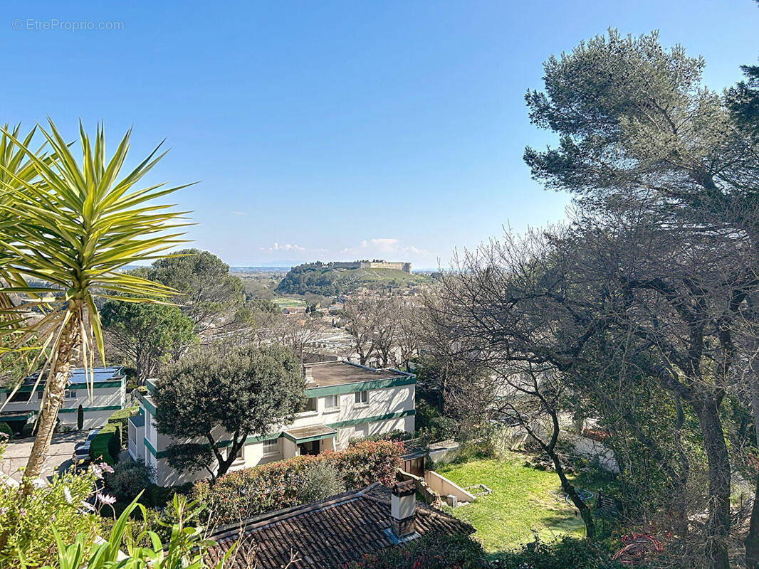 Appartement à VILLENEUVE-LES-AVIGNON