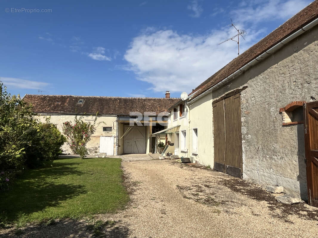 Maison à LA CHAPELLE-LA-REINE