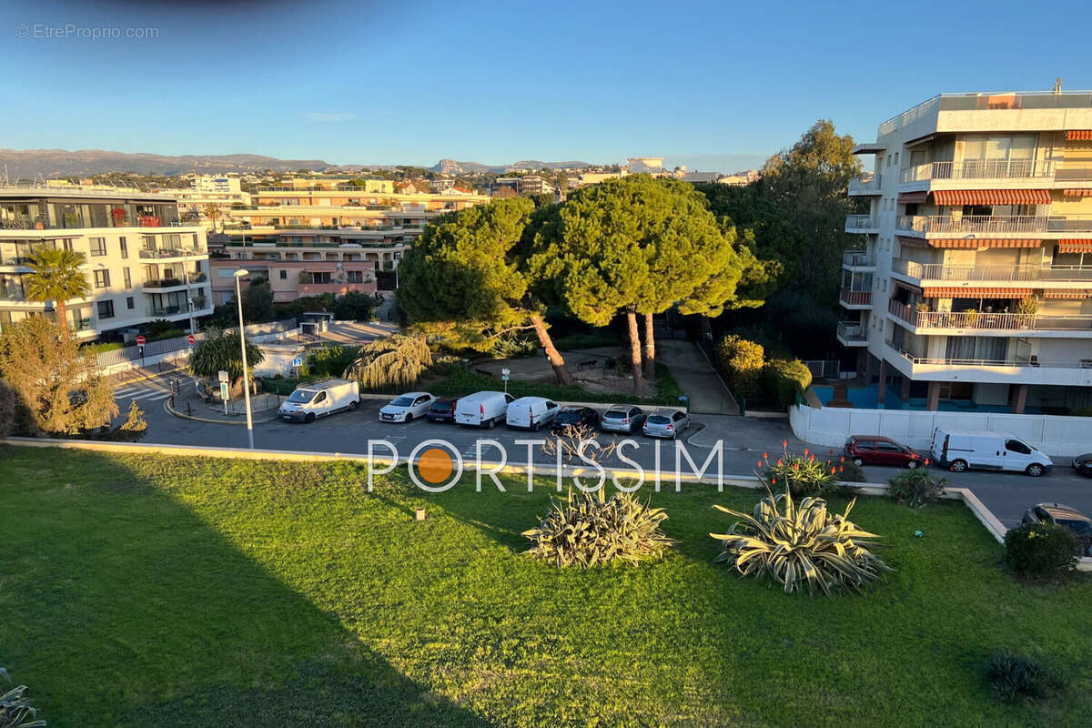 Appartement à SAINT-LAURENT-DU-VAR