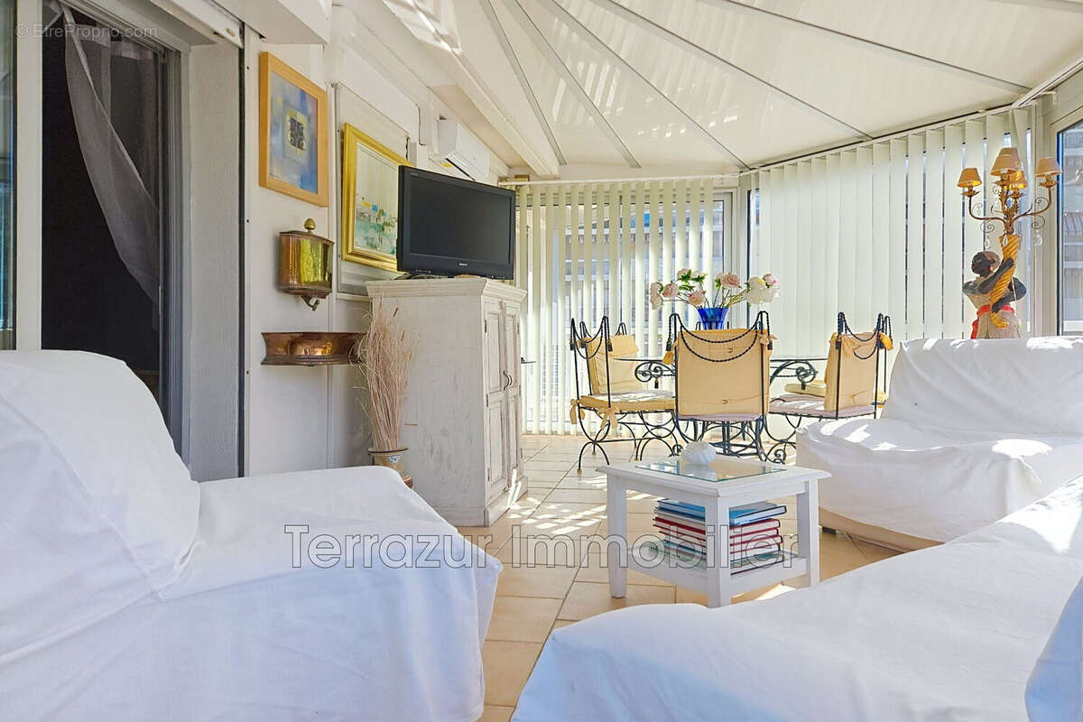 Appartement à VALLAURIS