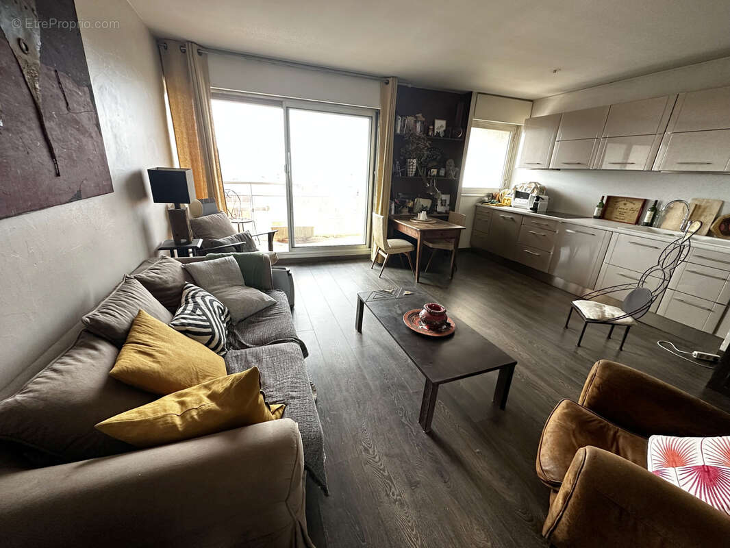 Appartement à PARIS-10E