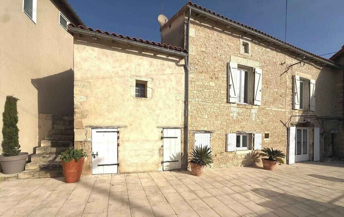 Maison à RUFFEC