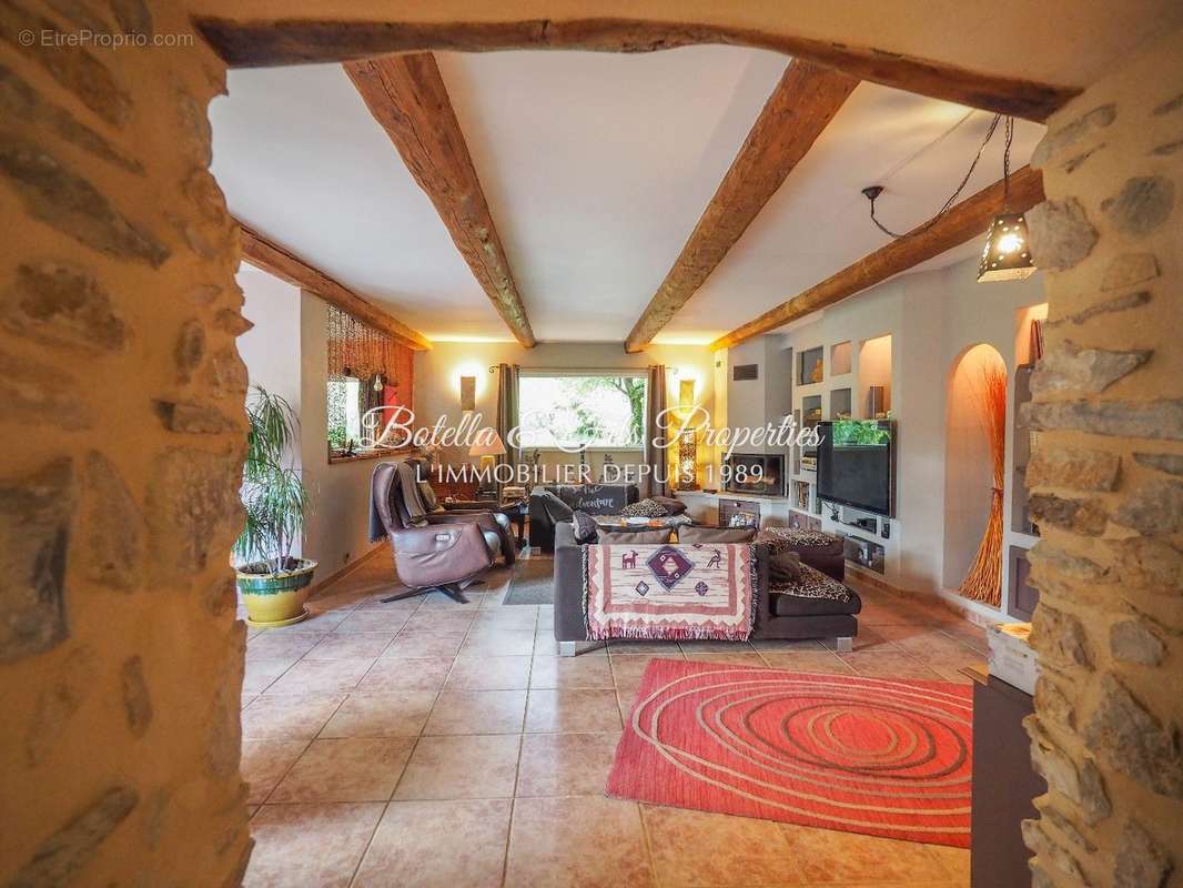 Maison à LAUDUN-L&#039;ARDOISE