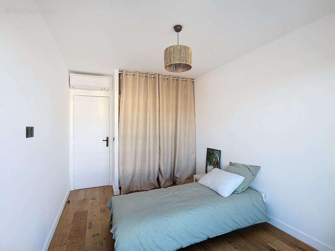 Appartement à SAINT-LAURENT-DU-VAR