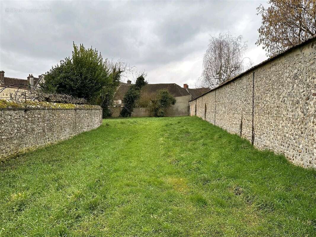 Terrain à CHATEAUNEUF-EN-THYMERAIS