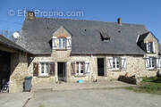 Maison à MONTSURS