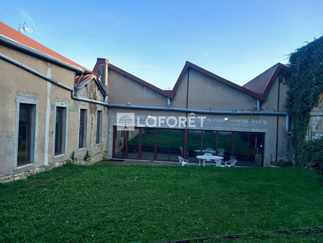 Commerce à DOLE