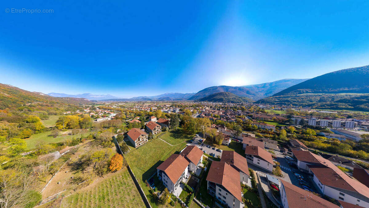 Vif proche centre dans un parc de 6000 m2 à Vif