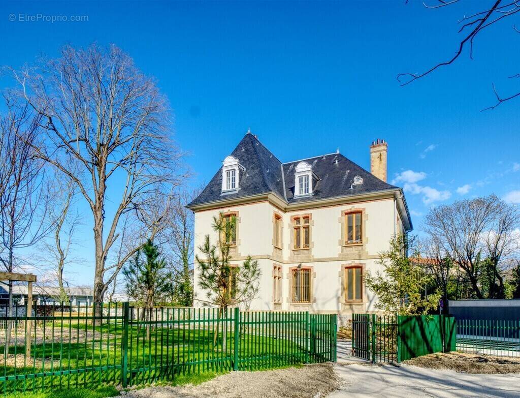 Parc aurora maison de maitre à Le Pont De Claix